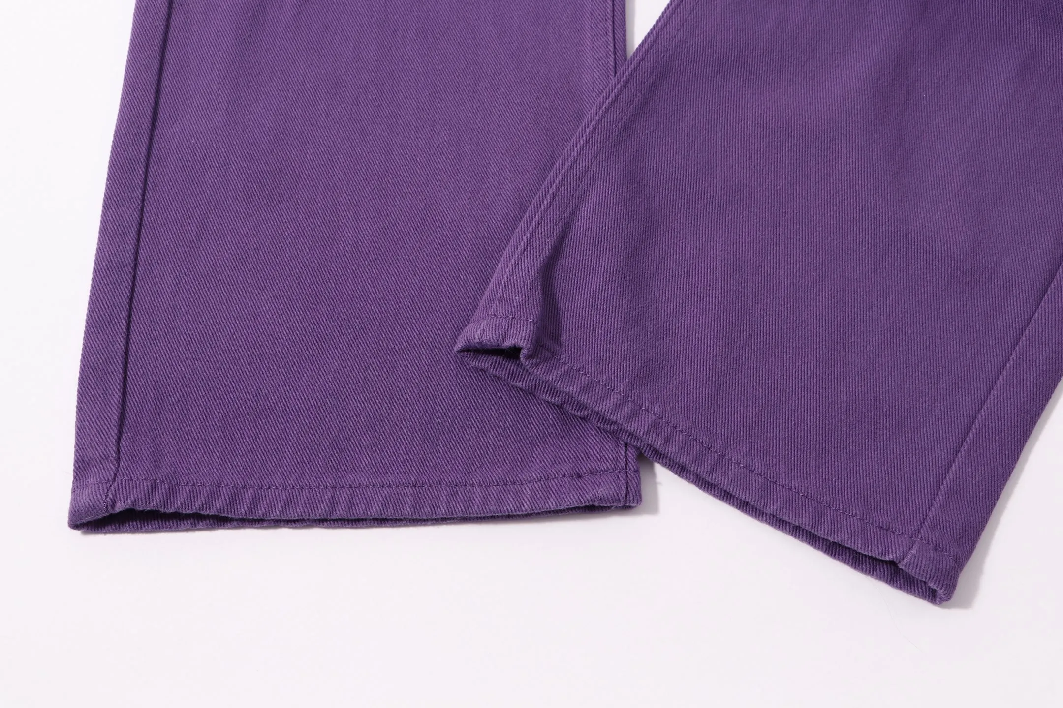 P240 Style No.: H41 Croxin & 𝐂𝐡𝐫𝐨𝐦𝐞 𝐇𝐞𝐚𝐫𝐭 ss25 Purple Cow King Jeans. Styles with different wash textures are very friendly to people with thin legs. The slightly flared version perfectly modifies the leg shape. The timeless and moderate length makes it easy to match and match. It is the basis for various styles and is a must-have in your wardrobe! The fabric is stiff but also makes the upper body soft without losing texture. The washing process is even more perfect. It is a must-have item for everyone! ! ! Washed wheat, hang tag, pants label, three labels complete Color: purple Size: 28-30-32-34